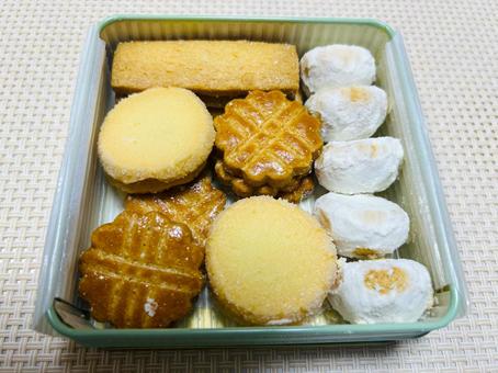 缶入りクッキー 缶入りクッキー クッキー,バタークッキー,缶の写真素材