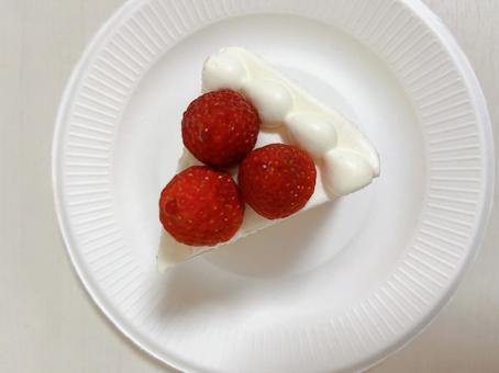 いちごショートケーキ 食べ物 いちごショートケーキ 食べ物の写真