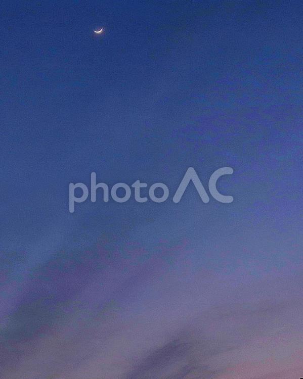 薄暮の三日月 風景,空,薄暮の写真素材