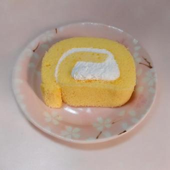 白いロールケーキ 食べ物,おいしい,スイーツの写真素材