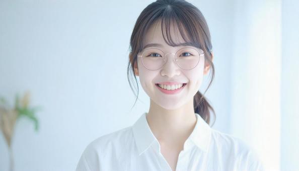 清潔感のあるカメラ目線の女性の写真