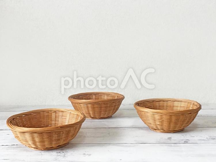 3つの小さいかご かご,籠,小さい籠の写真素材