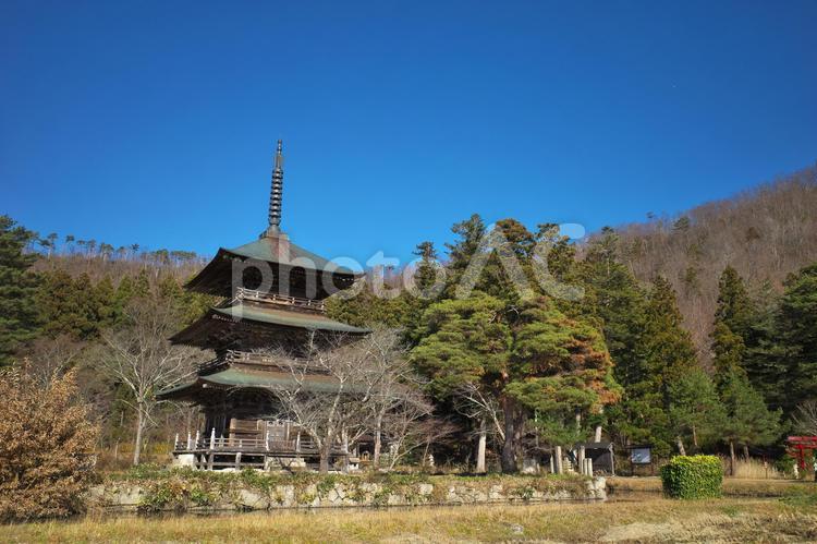 三重塔と青空 三重塔,塔,建築の写真素材