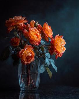 生けられたオレンジ色の花 生けられたオレンジ色の花の写真