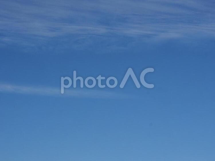 冬の幕張海岸の空 光,冬,千葉の写真素材