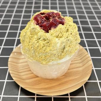 ピスタチオとミックスベリーのかき氷 ピスタチオとミックスベリーのかき氷 かき氷,冷菓,夏の写真素材