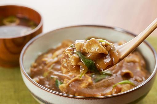お出汁がきいたカレー丼 お出汁がきいたカレー丼の写真