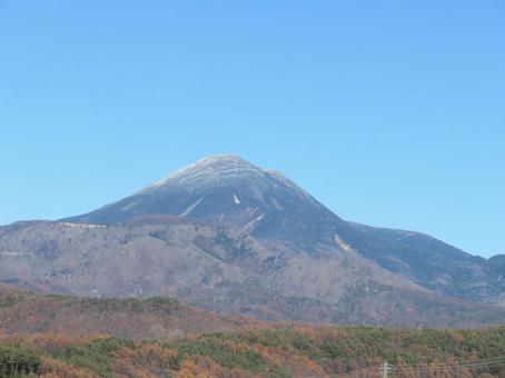 長野県の蓼科山周辺の紅葉 長野県の蓼科山周辺の紅葉 紅葉,雪,積雪の写真素材