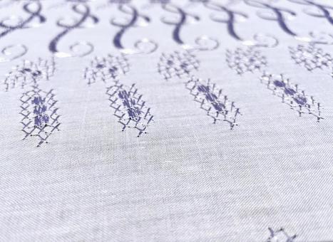 紫の刺繍装飾のある布背景素材 紫の刺繍装飾のある布背景素材の写真