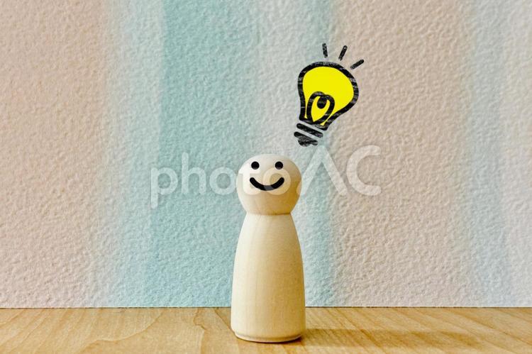 アイディアを思いつく人 アイデア,勉強,机の写真素材