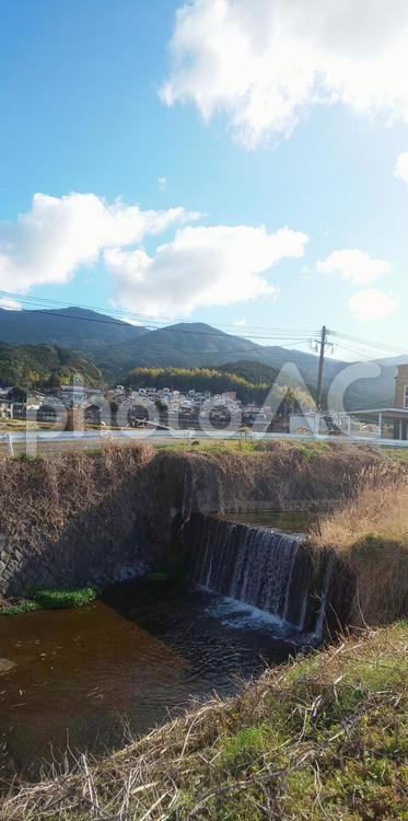 宇美川- 宇美町 宇美東 宇美川,川沿い,田舎の写真素材