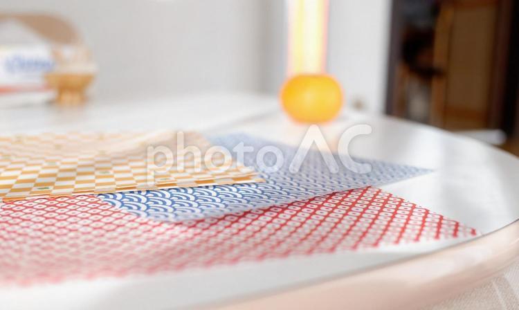 こたつの上の折り紙 折り紙,遊び,懐かしいの写真素材