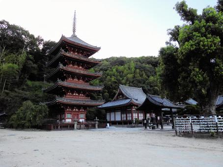 中道山 円光寺 明王院 五重塔 中道山 円光寺 明王院 五重塔の写真