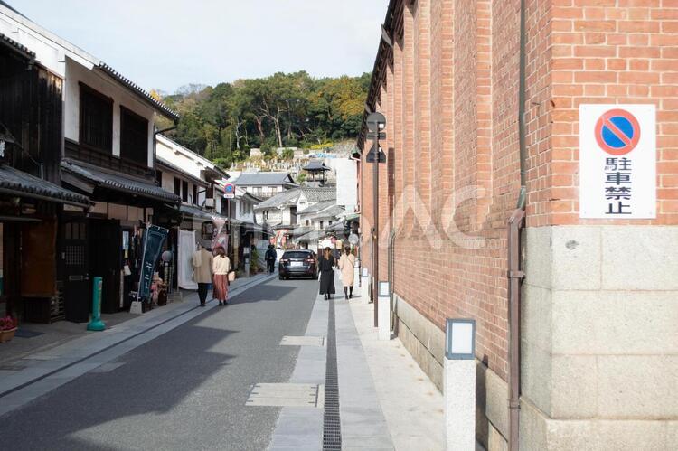 駐車禁止の路地裏 背景,駐車禁止,車の写真素材