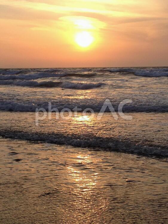 夕日と冬の海 夕日,空,冬の写真素材