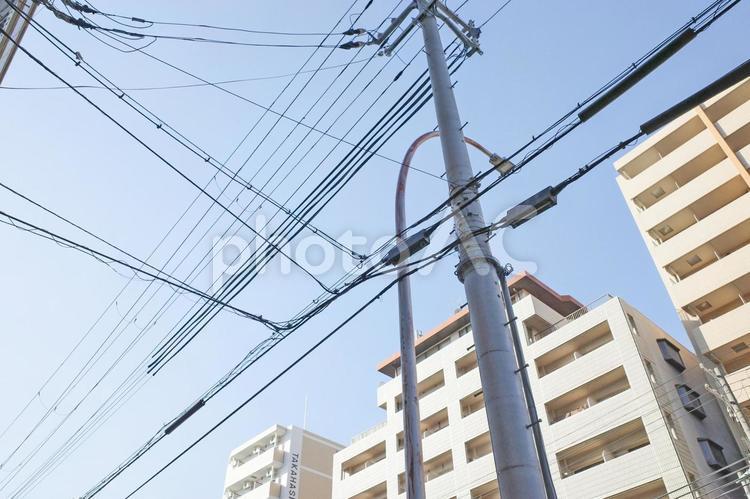 市街地の送電線 送電線,電信柱,電気の写真素材