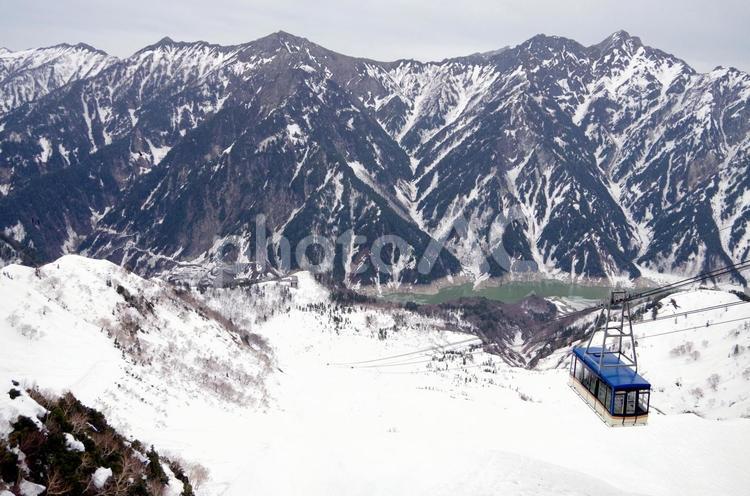 雪景色の後立山連峰と黒部湖　（立山黒部） 黒部湖,立山,立山黒部の写真素材