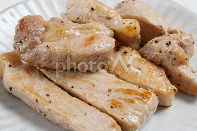 厚切り豚肉を焼く 豚肉,ステーキ,厚切りの写真素材