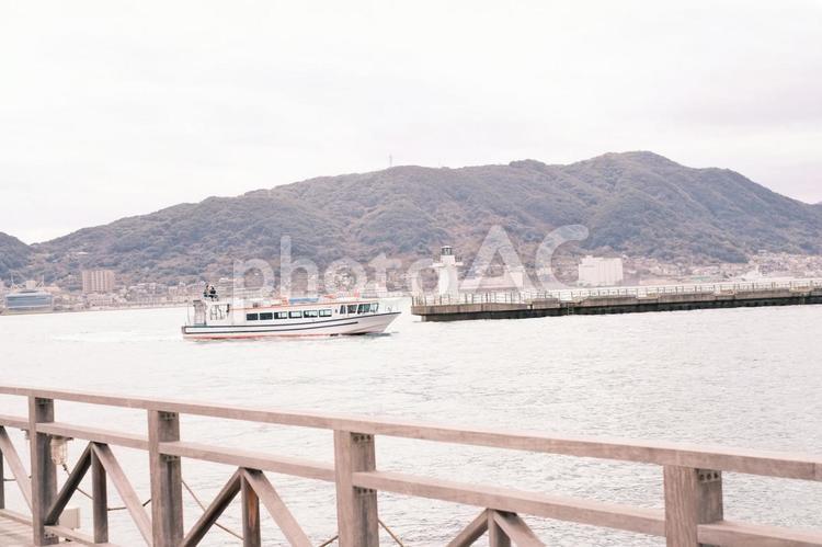 唐戸市場の風景６ 家並み,海,海の風景の写真素材
