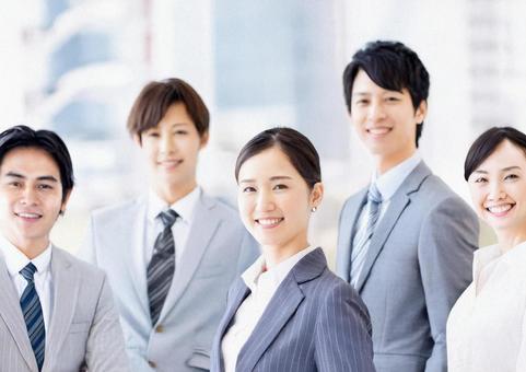 若い社員 若い社員の写真