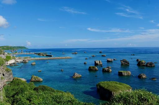 宮古島の東平安名崎から見た海の景色 東平安名崎,灯台,宮古島の写真素材