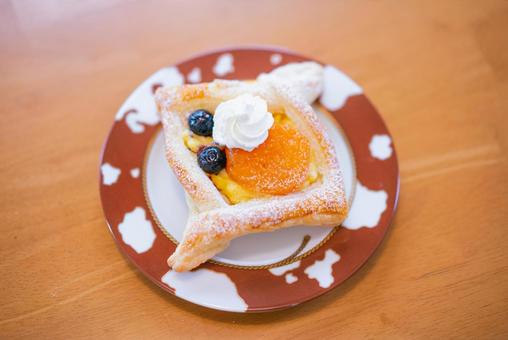 杏とブルーベリーのデニッシュ 食べ物,デザート,スイーツの写真素材