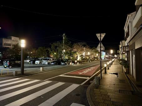 夜のあわら市の町並み　温泉街 暗い,自然,町の写真素材