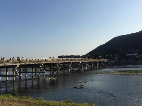 渡月橋 渡月橋 青空,青,緑の写真素材