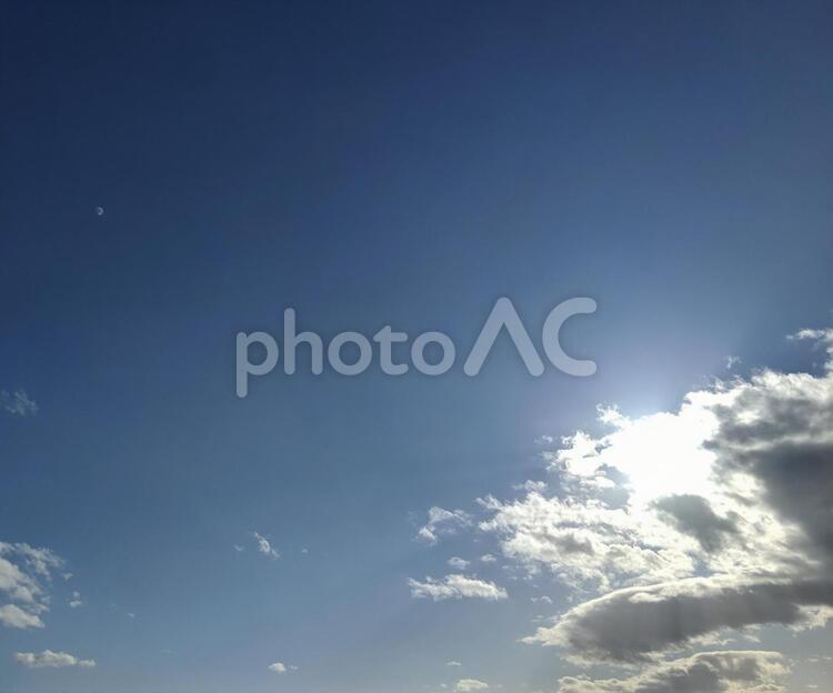 ホットマイクパワースカイ2号(空、雲、太陽)in成田山、犬山市 空,太陽,何人もありませんの写真素材