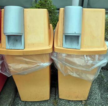 ゴミ箱 スポンジ,洗い物,洗剤の写真素材