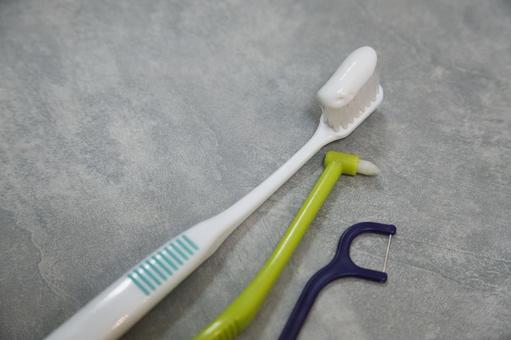 虫歯予防 歯ブラシと歯間ブラシ 虫歯予防 歯ブラシと歯間ブラシ 歯ブラシ,歯間ブラシ,デンタルフロスの写真素材