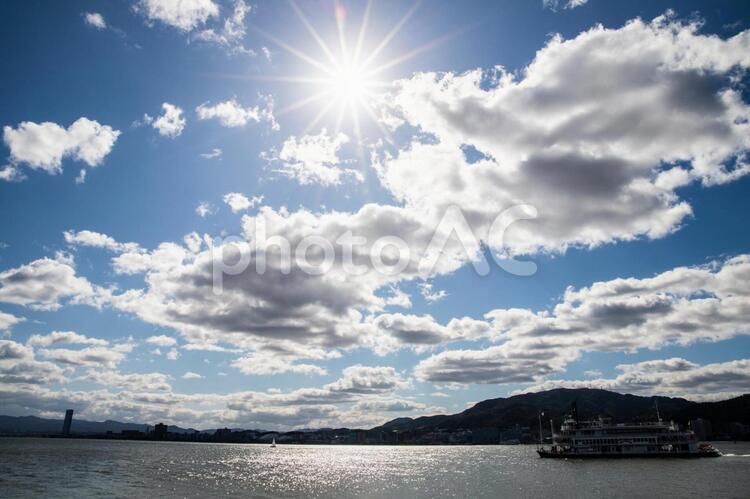 湖面の輝きと青空 風景,景観,琵琶湖の写真素材