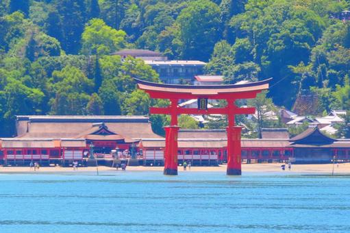 日本三景安芸の宮島の大鳥居と厳島神社 日本三景安芸の宮島の大鳥居と厳島神社の写真