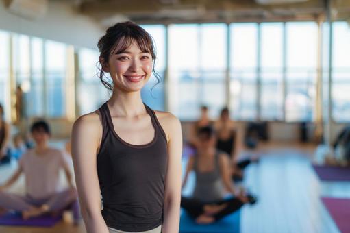 ヨガスタジオの若い女性-3 ヨガスタジオの若い女性-3の写真
