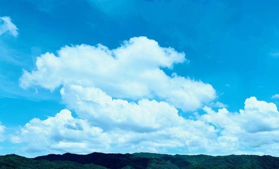夏の雲と山 夏の雲と山の写真