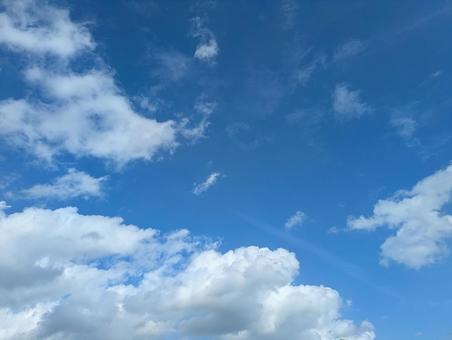 晴れた日の空 ブルー,空,風景の写真素材