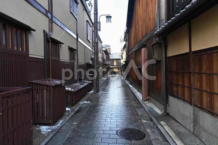 冬の京都市東山区祇園の風情ある中路 祇園,中路,路地の写真素材