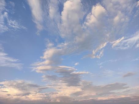 夕焼け前の空 夕焼け前の空 夕焼け前の空,夕焼け,空の写真素材