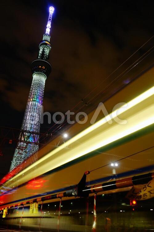 東京スカイツリーとレーザービーム レーザービーム,光跡,東京スカイツリーの写真素材