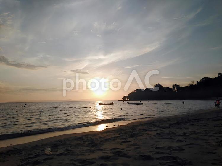 美しいカンボジアのケップのビーチ 夕焼け,夕暮れ,sunsetの写真素材
