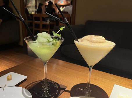 オシャレなバーのカクテル オシャレなバーのカクテル バー,bar,オシャレなバーの写真素材