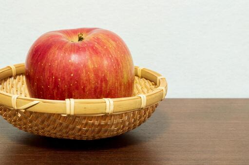 トキリンゴ（津軽のリンゴ） 林檎,果物,果実の写真素材