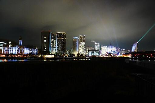 港の夜景と都会のビル群 横浜,みなとみらい,夜景の写真素材