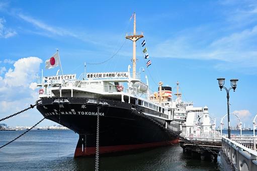 横浜・氷川丸(山下公園前) 横浜・氷川丸(山下公園前) 横浜,氷川丸,山下公園の写真素材