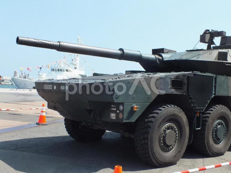 16式機動戦闘車と巡視船おきつ 機動戦闘車,16式機動戦闘車,陸上自衛隊の写真素材