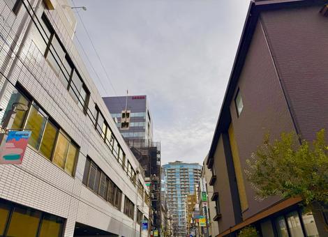代々木のビル群と空模様 空,スカイライン,ビジネスの写真素材