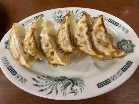焼き餃子 焼き餃子の写真