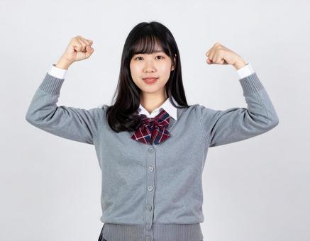 ガッツポーズをする女子生徒のイメージ ガッツポーズをする女子生徒のイメージの写真
