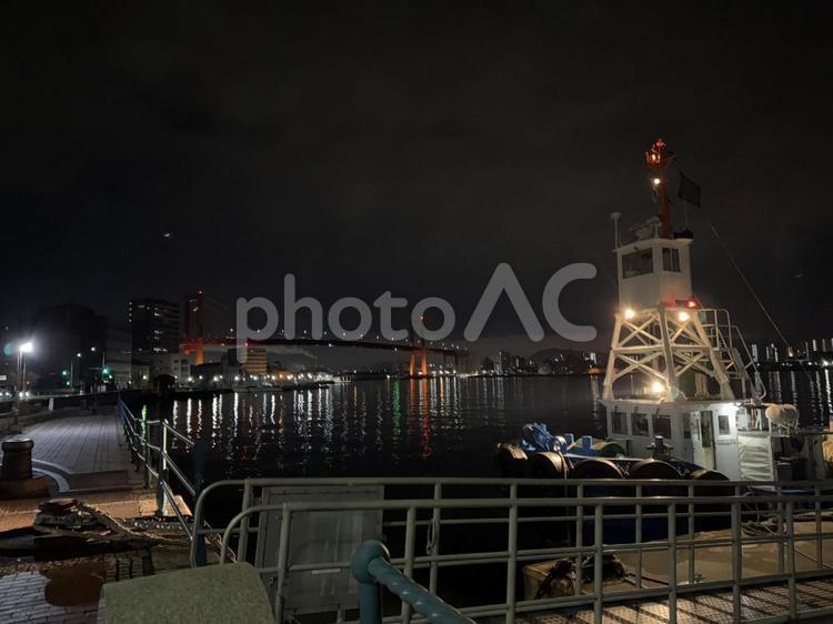 明け方の若戸大橋と北九州の街並み 夜,産業,生産の写真素材