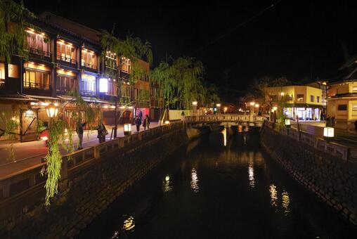 兵庫県にある城崎温泉の夜景 城崎温泉,温泉街,夜景の写真素材
